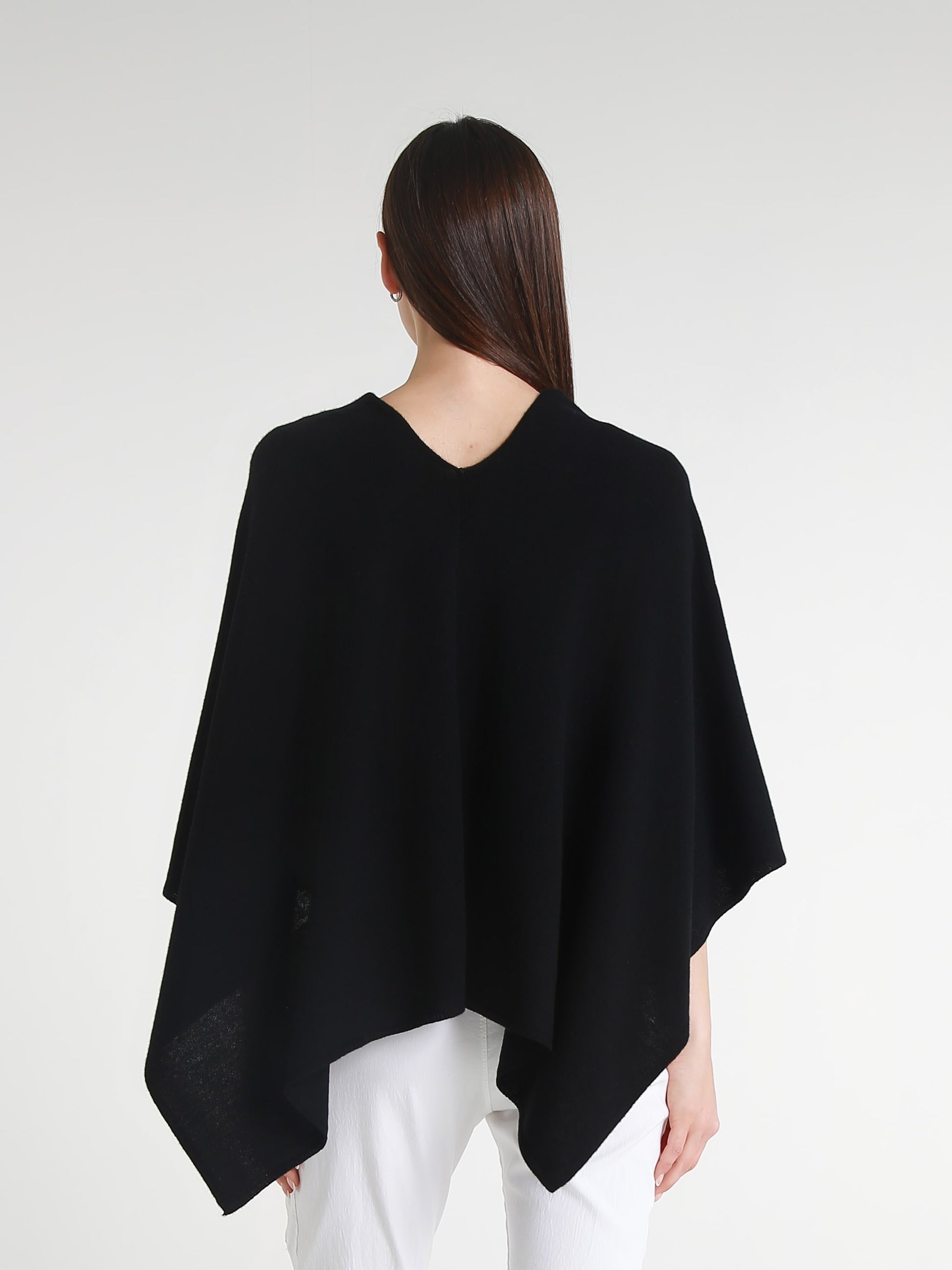 100% Italian Crafted Cashmere Ruana 001 Black-3